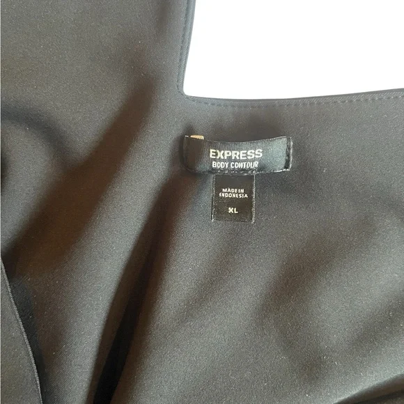 Express Body Contour V-Neck High Compression Tank in Black - Size XL - Picture 3 of 7